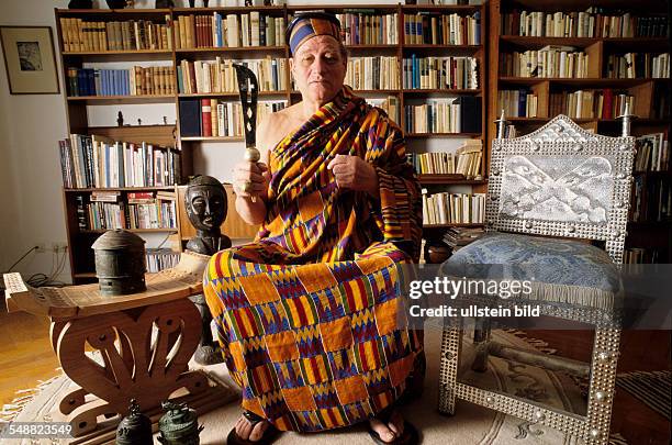 Germany: King Fritz with stool and throne at his home in Dusseldorf. -