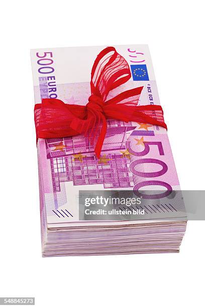 Pile of 500 Euro banknotes with red ribbon