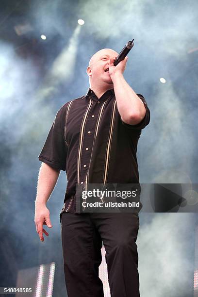 Singer Ronan 52 Vnv Nation Stock Photos, High-Res Pictures, and Images - Getty Images