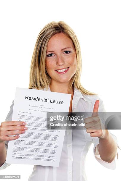 Woman with residental lease in English -