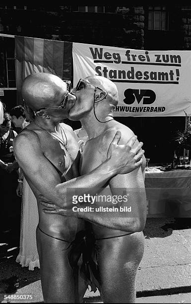 Germany Berlin - campaign 'have the heart to get married', lesbian and gay couples demonstrating in front of the register office -