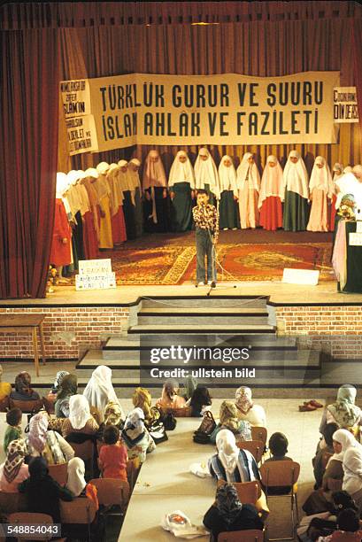 Germany North Rhine-Westphalia Gelsenkirchen - Koranic school for turkish girls; Graduation ceremony -
