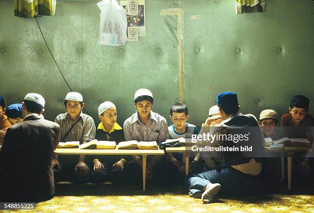 Germany North Rhine-Westphalia Duisburg - A Turkish Koranic school. A class of boys -