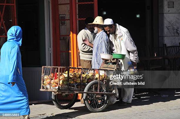 Marocco Meknes Meknes - Street hawker selling pomegranates