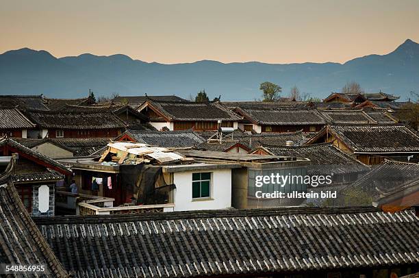 China Yunnan Lijan - view at the roofs of the city - 2008
