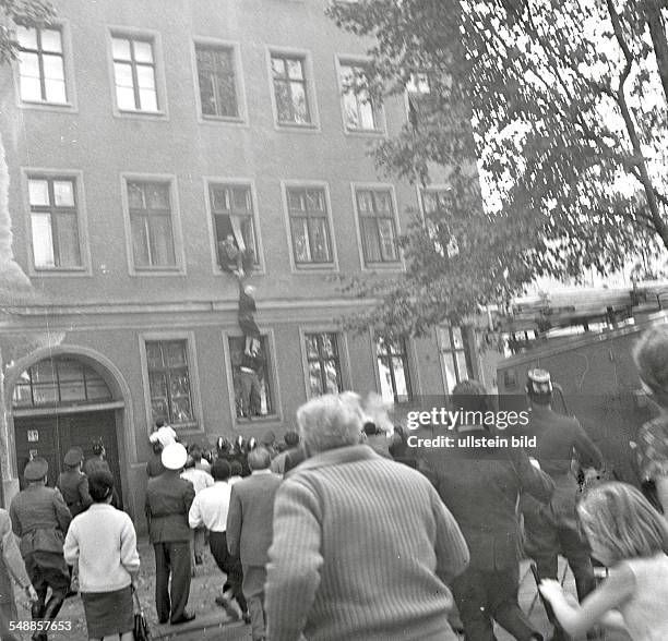 German Democratic Republic Bezirk Berlin East Berlin - The building of the wall. Frieda Schulze escaping out of the window of her flat in East-Berlin...