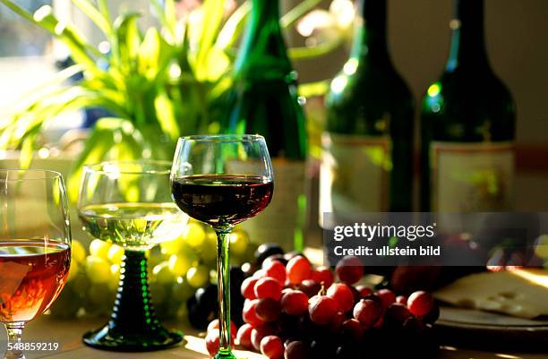 Glasses, bottles and grapes of wine