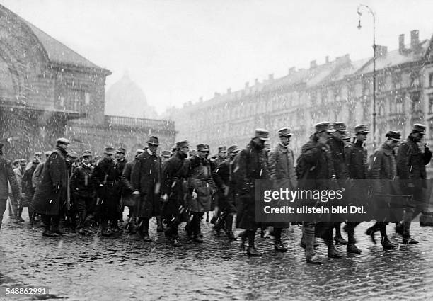Nazi paramilitaries and supporters marching from the Bürgerbräukeller, towards the center of Munich on the morning of November 9th 1923, during the...