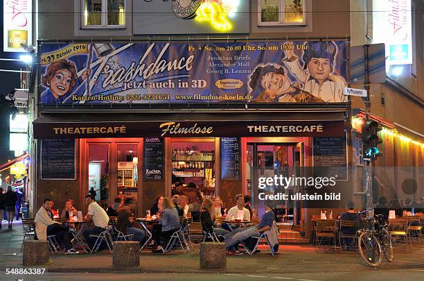 Köln : Filmdose Theater Theatercafé Varieté Kabarett Kieztheater außen Außenansicht Nacht Nachtansicht Restlichtaufnahme Zülpicher Straße...