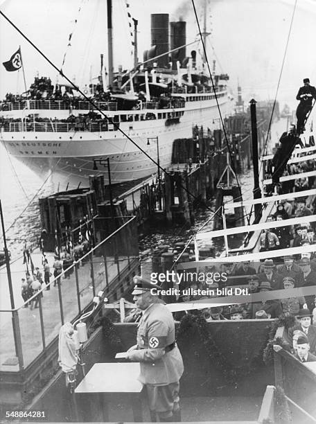Ley, Robert - Politician, NSDAP, Germany *1890-1945+ KdF-ships leaving for Madeira - speech of KdF leader Robrt ley - - Photographer:...