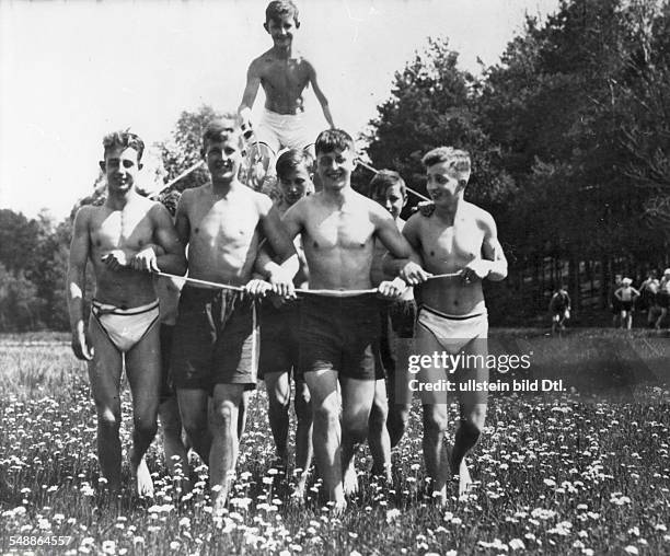 Germany Free State Prussia Berlin Berlin: 'Wandervoegel', Steglitz grammar school pupils playing on a meadow - 1930 - Photographer: Frankl -...