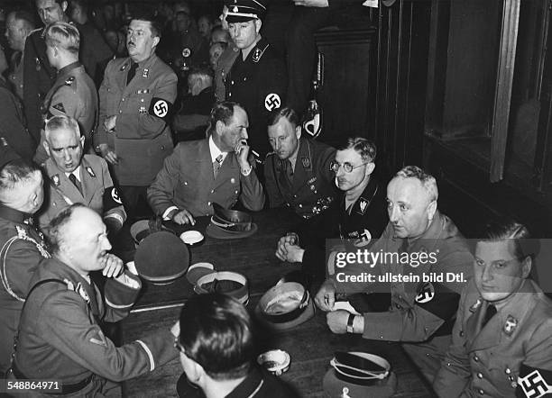 Party convention of old NSDAP - members in the Hofbraeuhaus in Munich, aat the table from the right: Reichsjugendfuehrer Baldur von Schirach, DAF...