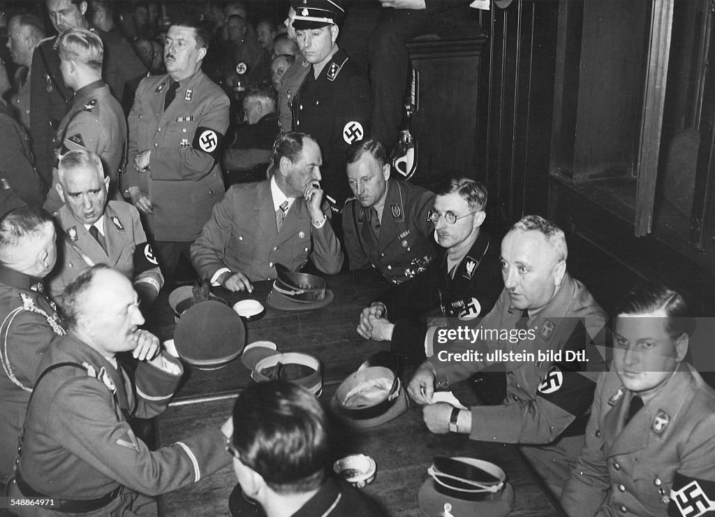 Party convention of old NSDAP - members in the Hofbraeuhaus in Munich, aat the table from the right: Reichsjugendfuehrer Baldur von Schirach, DAF leader Robert Ley, Lord Mayor Karl Fiehler, SA-Stabsch