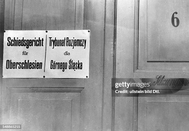 Bilingual inscription on the door of the tribunal of Upper Silesia - 1930 - Photographer: Weltrundschau, Neudin - 48/1930 Vintage property of...