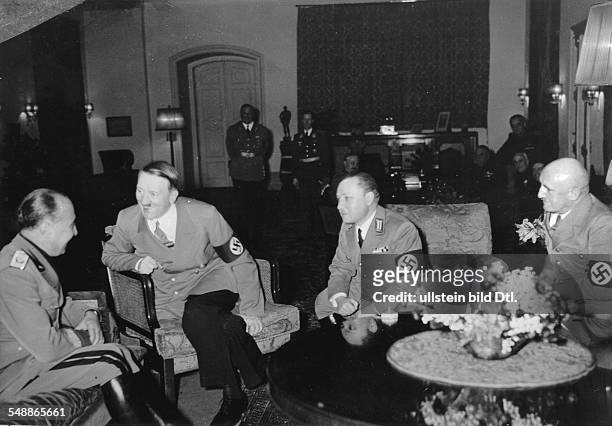 Hitler, Adolf - Politician, NSDAP, Germany *20.04.1889-+ Foreign relations Italy / Germany: Adolf Hitler having a conversation with Italian State...