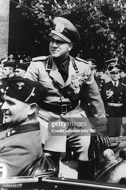 Ciano, Galeazzo - Politician, Italy *18.03..1944+ - getting in to his car to leave the cenotaph Unter den Linden after the wreath laying ceremony; in...