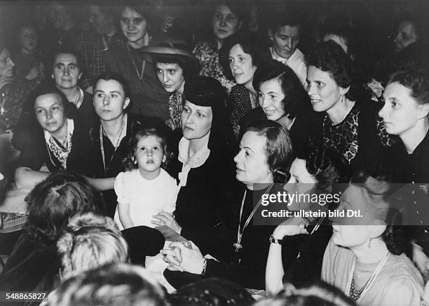 Germany Free State Prussia Berlin Berlin: Ceremony at the Mother's Day in the roofed hall in Friedrichshain, conferment of the Mother crosses, in the...