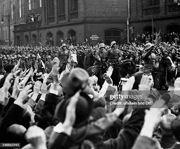 Germany Free State Prussia Berlin Berlin: Infantry regiment from Vienna marching through the streets of Berlin - Photographer: Herbert Hoffmann -...