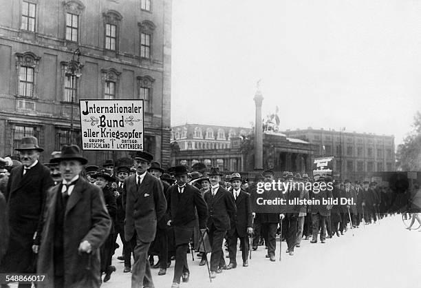 Germany Free State Prussia Berlin Berlin Demonstration of war victims and annuitants in the Lustgarten - 1923 - Photographer: Alfred Gross -...