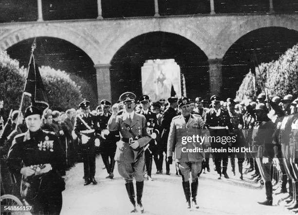 Hitler, Adolf - Politician, NSDAP, Germany *20.04.1889-+ Hitler on a state visit to Italy: Adolf Hitler and Benito Mussolini after the wreath-laying...