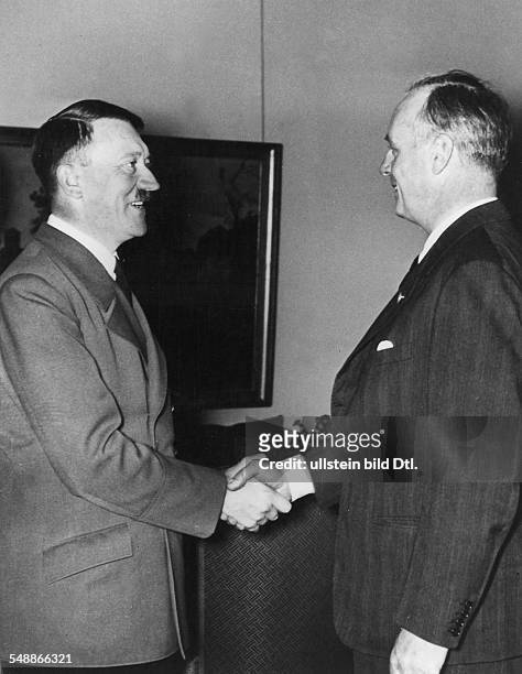Foreign Affairs, 'Grenzvertrag Germany/USSR': Reichsaussenminister Joachim von Ribbentrop with Adolf Hitler, after his return from Moscow in the...