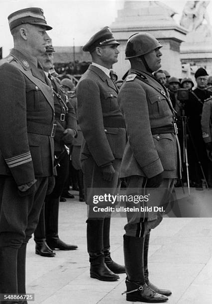 Celebration of the Fascist militia to 15. Anniversary at the tomb of Unknown Soldier in Rome; Benito Mussolini during the final march-past at the...