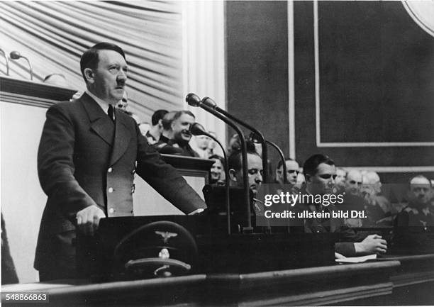 Hitler, Adolf - Politician, NSDAP, Germany *20.04.1889-+ Speech of Hitler at the Reichstag in the Krolloper - on the left: Reichspressechef Otto...