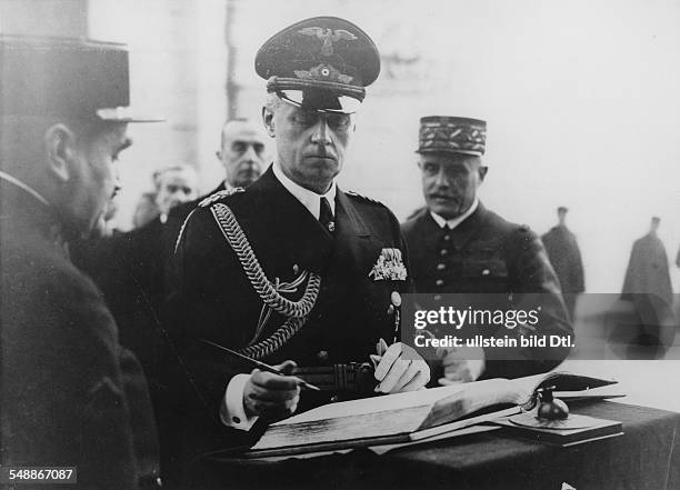 Foreign minister Joachim v. Ribbentrop after a wreath laying ceremony at the Tomb of the Unknown Soldier under the Arc de Triomphe signing a...