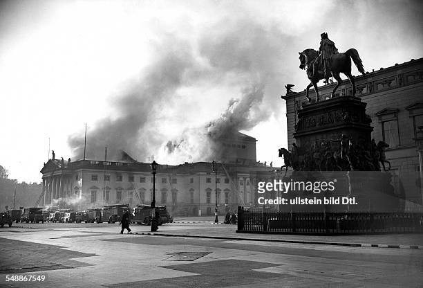 State Opera House Berlin: the opera house at the street Unter den Linden on fire with the Friedrich-Memorial in the foreground - 1941 - Photographer:...