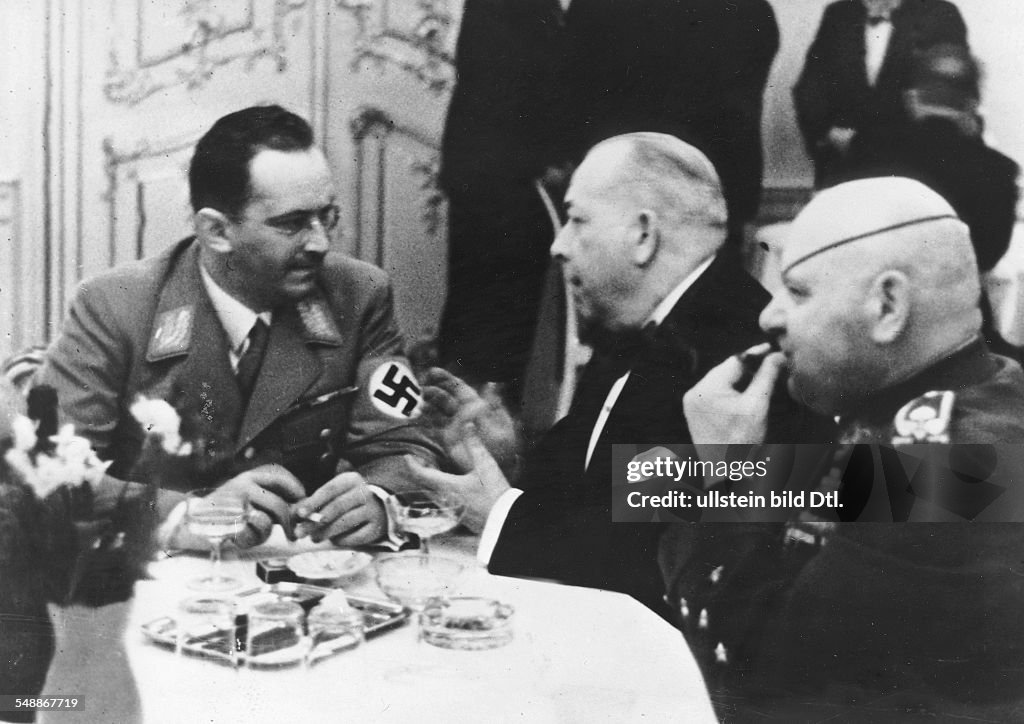 Protectorate Bohemia and Moravia, Gauleiter Konrad Henlein having a conversation with former Prime Minister General Jan Syrovy (right) and former ambassador in Berlin Dr. Voytech Mastny (center) - 01.