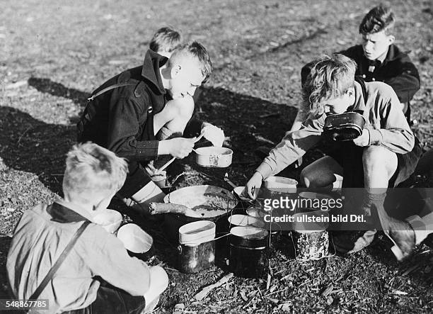 Members of the Hitler youth in a summer camp preparing porridge - 1936 - Published by: 'Die Gruene Post' 15/1936 Vintage property of ullstein bild