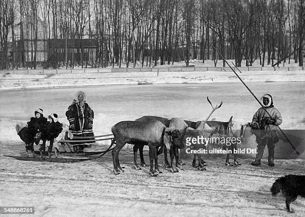 Russian Empire Russia Saint Petersburg: Samoyedic peoples : family with a reindeer sleigh in Petersburg - 1906 - Photographer: Karl Bulla - Published...
