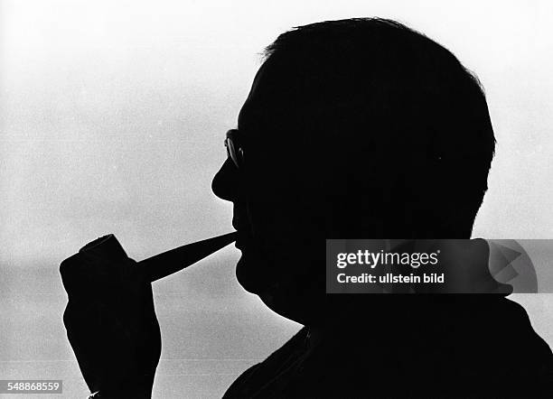 Duerrenmatt, Friedrich - Writer, Dramatist, Switzerland *-+ Silhouette with pipe - 1969 - Photographer: ullstein - Peyer - Vintage property of...