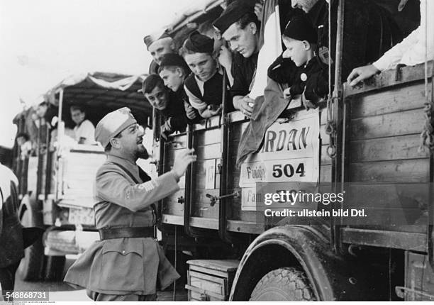 Balbo, Italo - Politician, Italy *05.06.1896-+ Officer and politician - as governor of Libya talking to italian settlers after their arrival in Homs...