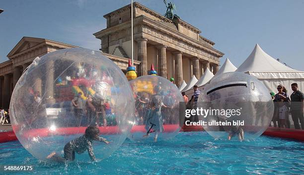 Germany Berlin Mitte - Nisan children's party at Brandenburg Gate, children are playing Fun-Ball -
