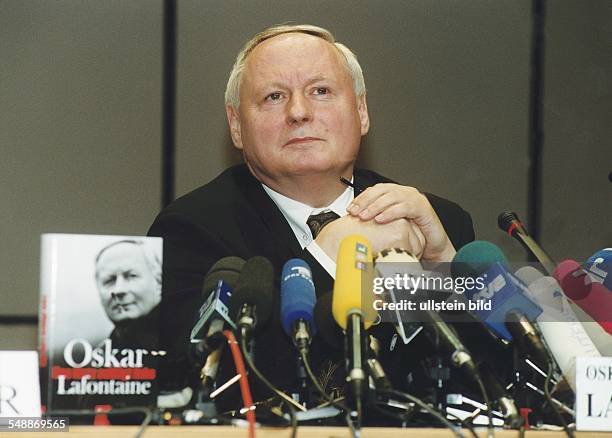 Federal Republic of Germany Hesse Frankfurt am Main: Lafontaine, Oskar *- Politician, Germany presenting his new book 'Das Herz schlaegt links' at...