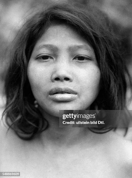 Thailand: Portrait of a woman of the Phi Tong Lunag tribe - um 1938 - Photographer: Hugo Adolf Bernatzik Vintage property of ullstein bild