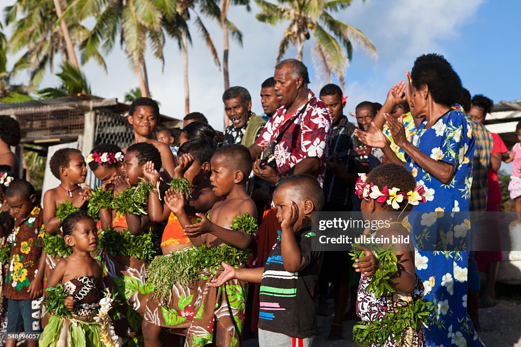 Village People welcome Tourists, Makogai, Lomaviti, Fiji