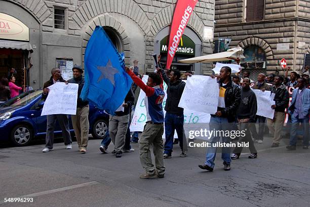 Florenz, Demonstration von Afrikanern fuer Reisepass und Aufenthaltsgenehmigung in Italien