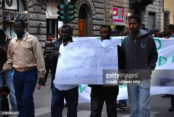 Florenz, Demonstration von Afrikanern fuer Reisepass und Aufenthaltsgenehmigung in Italien