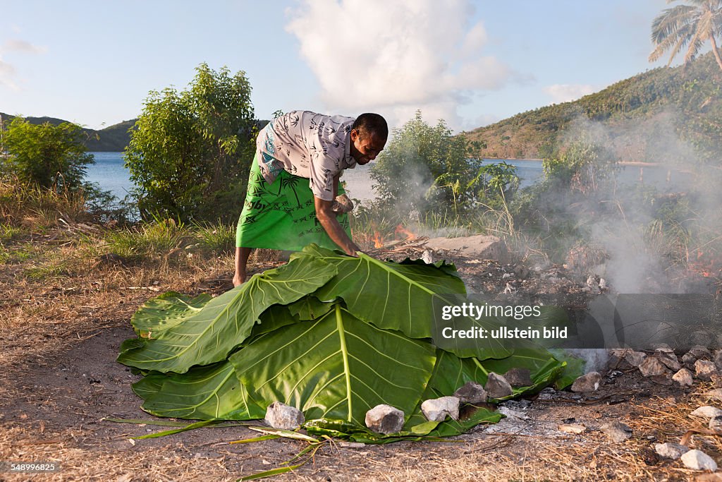 Natives cooking with Lovo Oven, Makogai, Lomaviti, Fiji