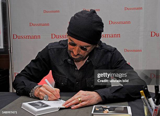 Marius Müller Westernhagen. Signierstunde im Berliner Kulturkaufhaus Dussmann.