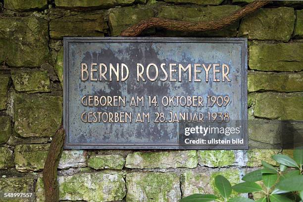 Bernd Rosemeyer, Automobilrennfahrer, D, Grabplatte in Berlin, Waldfriedhof Dahlem - April 2011