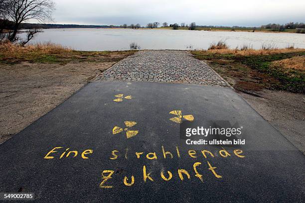 Elbe bei Gorleben / Elbtalaue, Spuren des Protests gegen das Atommüllendlager Gorleben