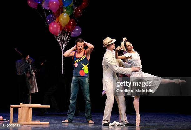 Performance of John Neumeier's ballet "Liliom" in the Hamburg State Opera; scene with Carsten Jung as "Liliom" and members of the company - premiere: