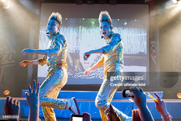 Jedward - das irische Musikduo, bei einem Konzert in Hamburg, Grosse Freiheit 36