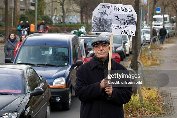 Demonstration gegen rechtsextreme Gewalt in Deutschland: der Türkische Bund Berlin-Brandenburg demonstriert mit einem Autocorso zur NPD-Zentrale in...