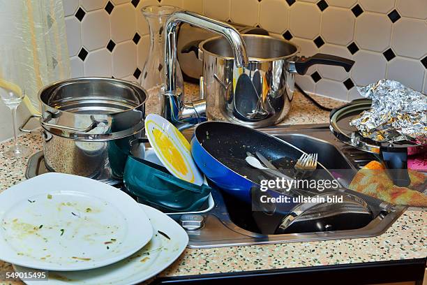 Geschirr zum Abwaschen In einer Küche