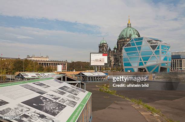 Germany - Berlin - Mitte: open-air exhibition of the freedom and unification memorial at Schlossplatz