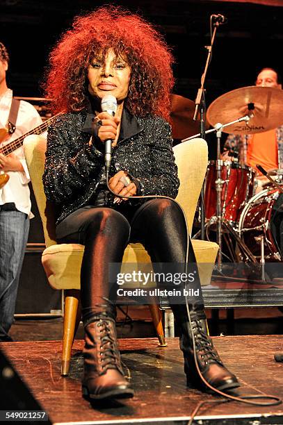 Elza Soares, die brasilianische Samba-Saengerin bei einem Konzert in der Hamburger Fabrik